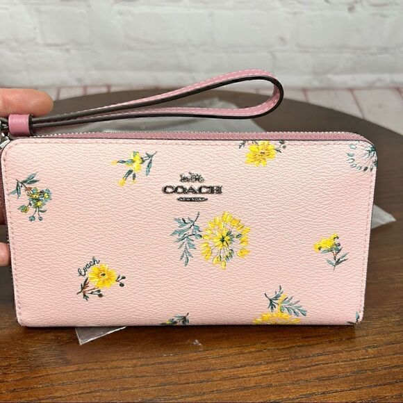 - COACH Large Phone Wallet With Dandelion Floral Print. nwt GREAT gift! - Picture 1 of 11